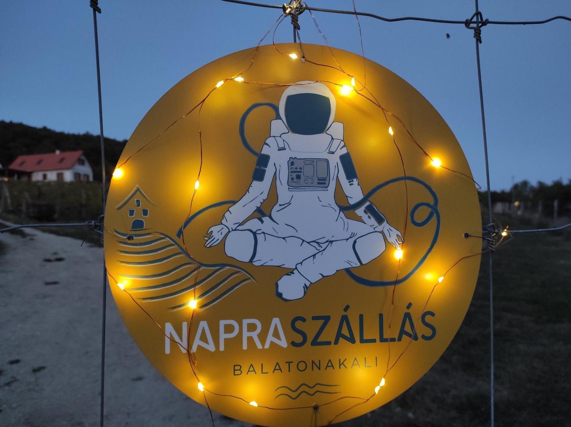 Napraszallas Vendeghaz Balatonakali Exterior photo
